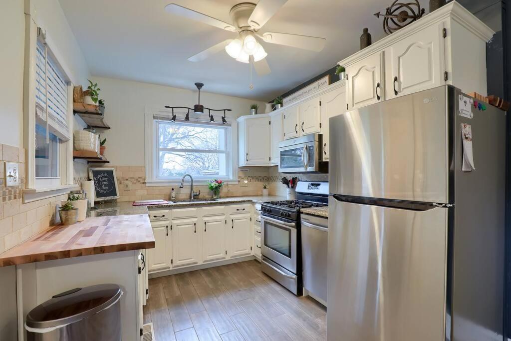 Rare City Home W/ Backyard Fire-Pit & Hottub Lancaster Exterior foto